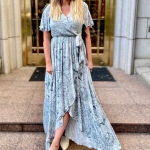Ivy City Co Misty‎ Island Maxi Wrap Dress Blue Gray
Floral V-neck Short Sleeve
